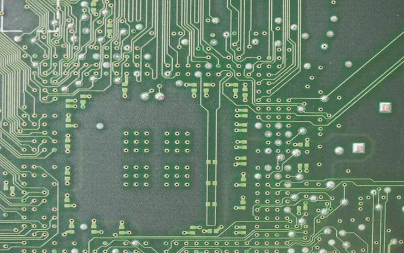 Are FR-4 PCBs suitable for flexible applications?